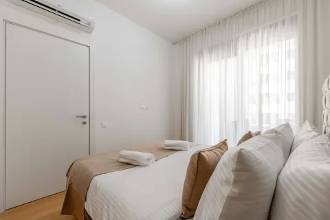 Rent, two bedroom apartment, 64m², Bečići, Budva - image 11