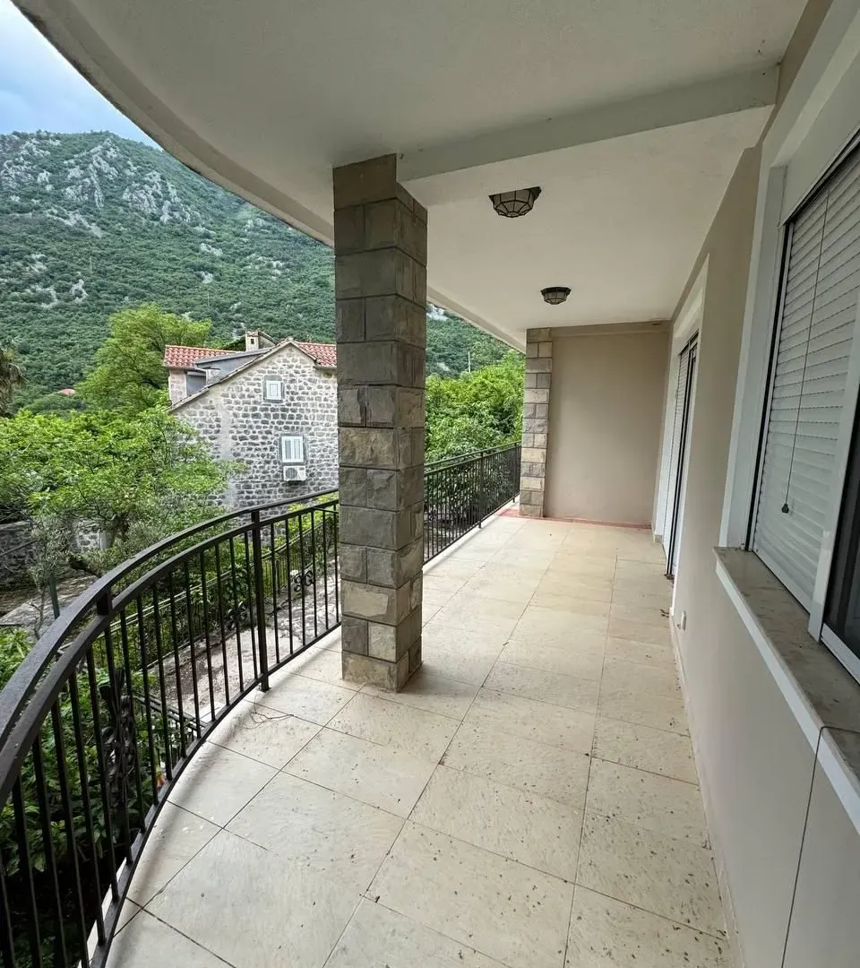 Prodaja, trosoban stan, 90m², Morinj, Kotor