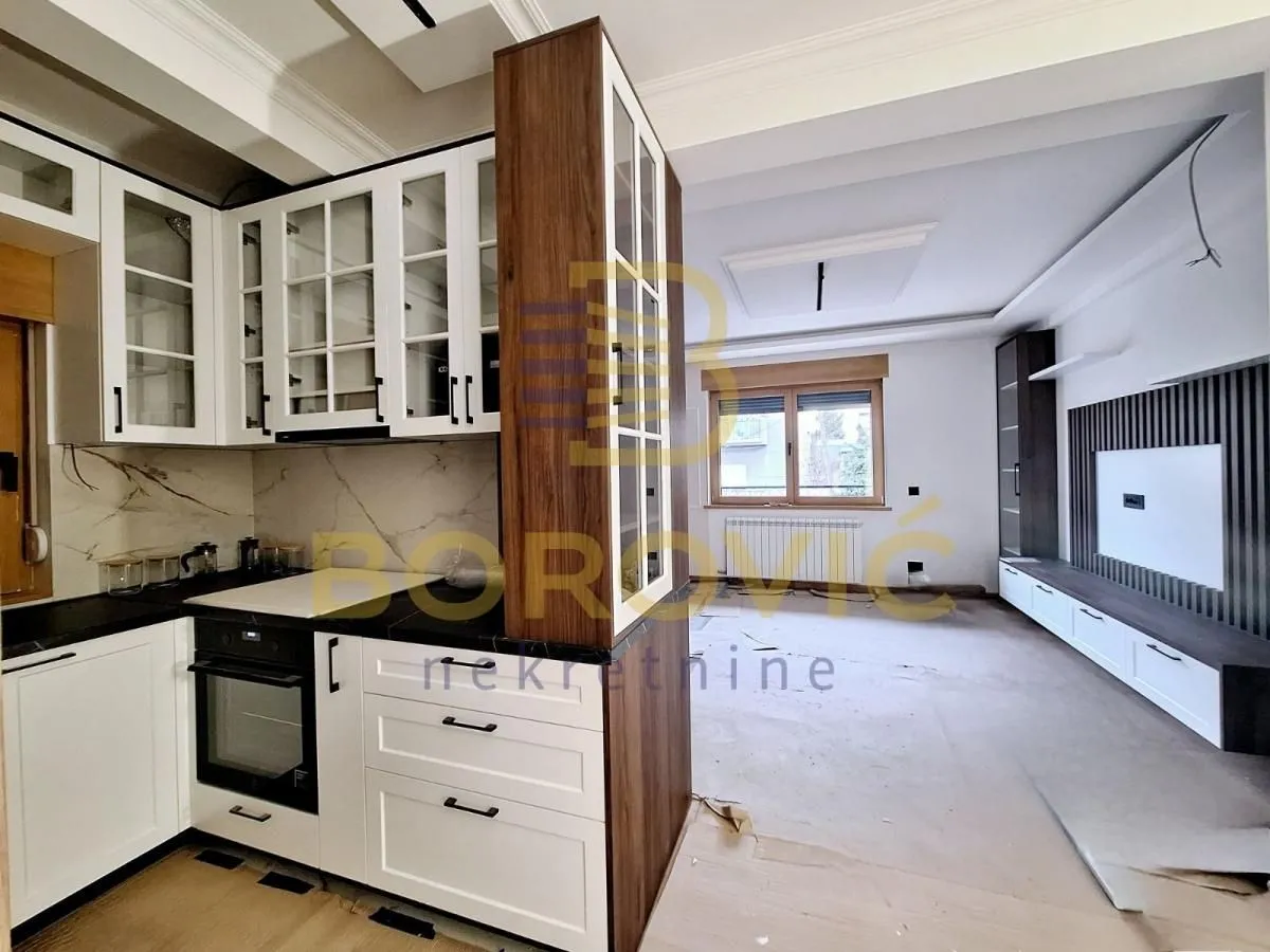 Prodaja, trosoban stan, 100m², Kluz, Zvezdara Sve Podlokacije