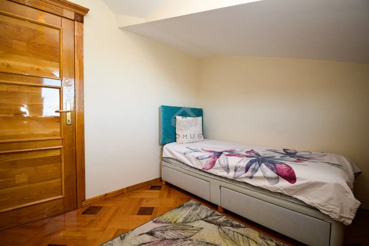 Rent, house, 200m², Gorica C, Podgorica