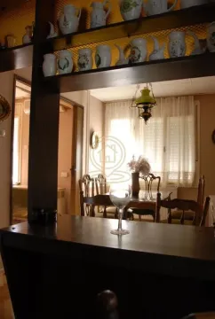 Pogled iz kuhinje na trpezariju i dnevni boravak. - image 5