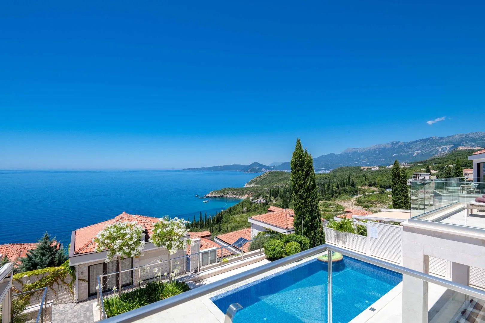Sale, house, 279m², Drobni pijesak, Budva