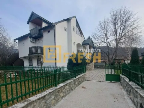 Prodaja, kuća, 300m², Kolašin, Crna Gora