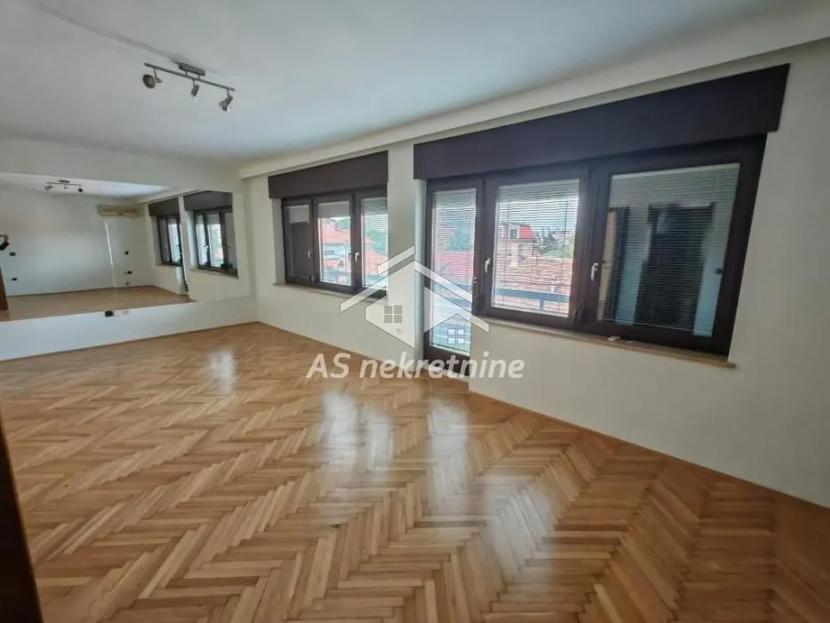 Izdavanje, kuća, 360m², Voždovac Sve Podlokacije, Beograd