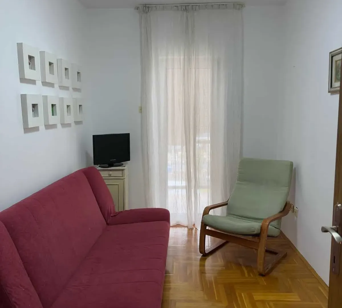 Izdavanje, dvosoban stan, 76m², Stari Aerodrom, Podgorica