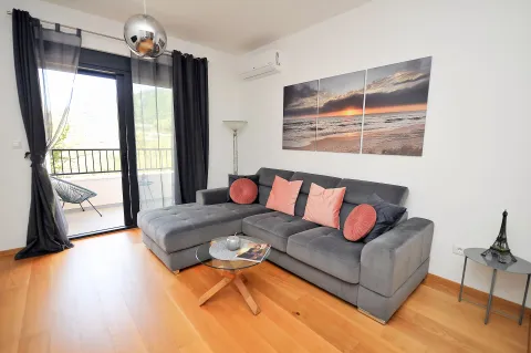 Rent, one bedroom apartment, 50m², Bečići, Budva - image 15