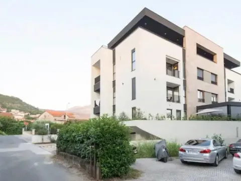 Izdavanje, jednosoban stan, 40m², Centar, Tivat - image 12