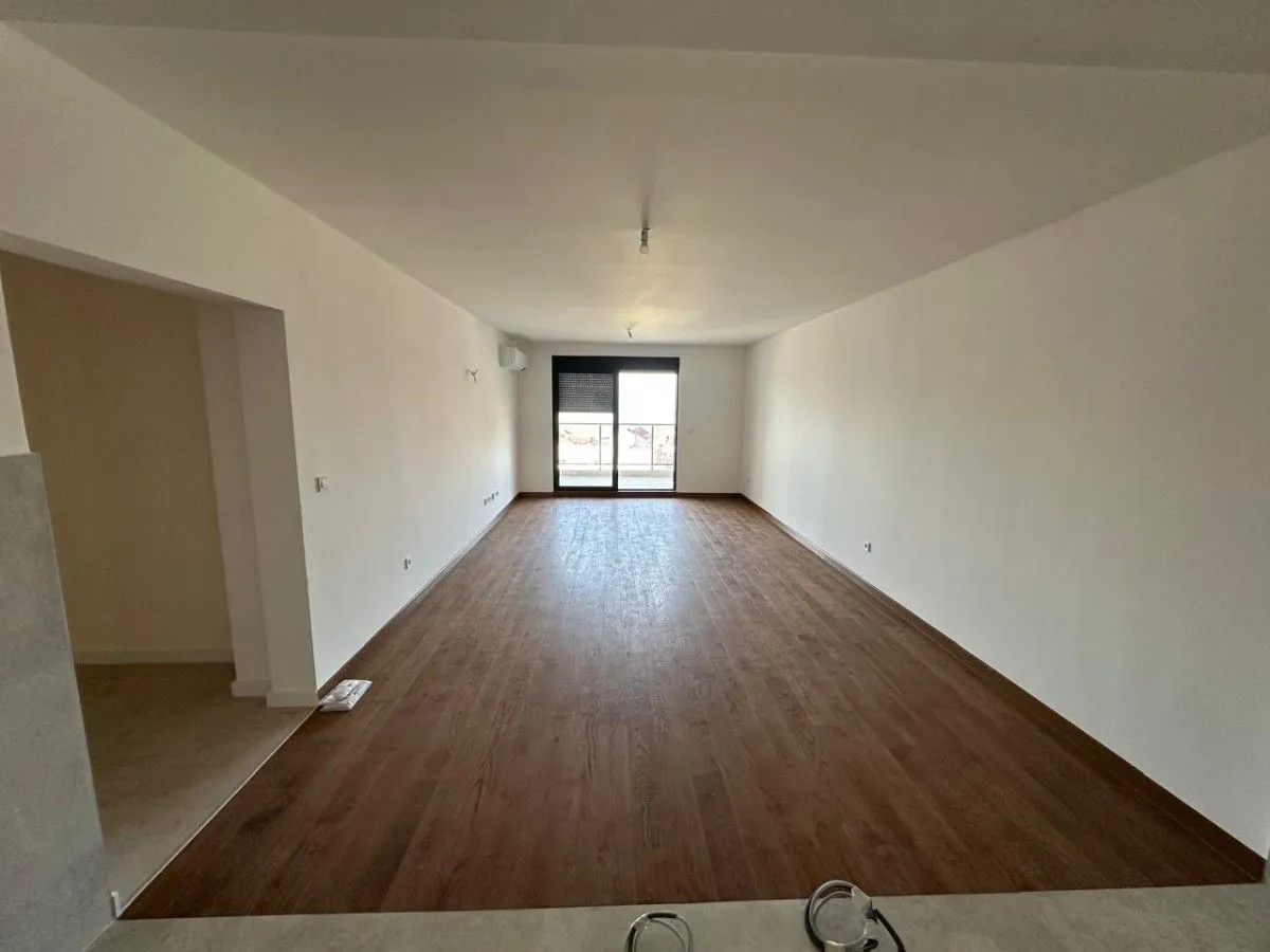 Prodaja, trosoban stan, 126m², Tološka šuma, Podgorica