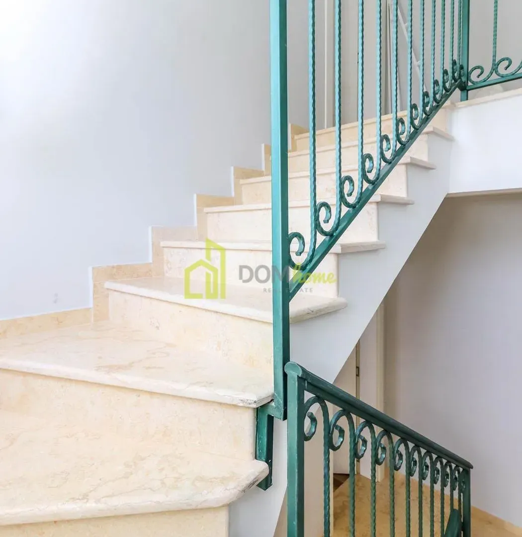Prodaja, petosoban stan, 269m², Bar, Crna Gora