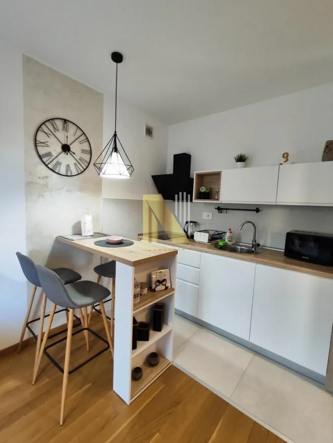 Izdavanje, jednosoban stan, 31m², Socijalno, Novi Sad Sve Podlokacije