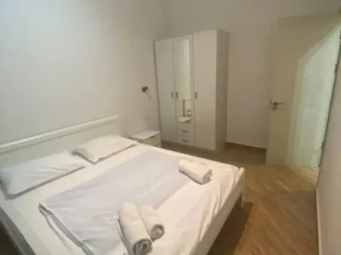 Izdavanje, jednosoban stan, 44m², Centar, Budva - image 4