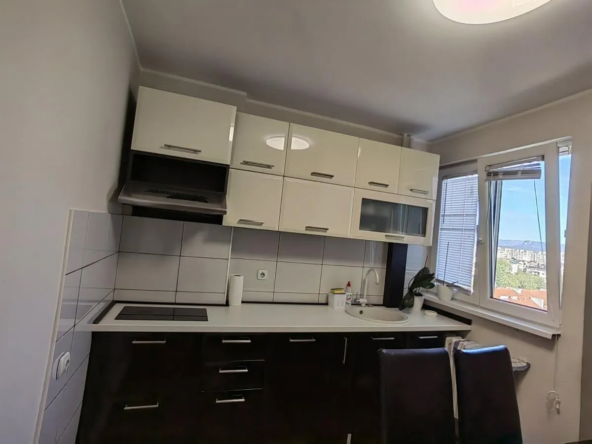 Izdavanje, dvosoban stan, 57m², Medicinski fakultet, Niš