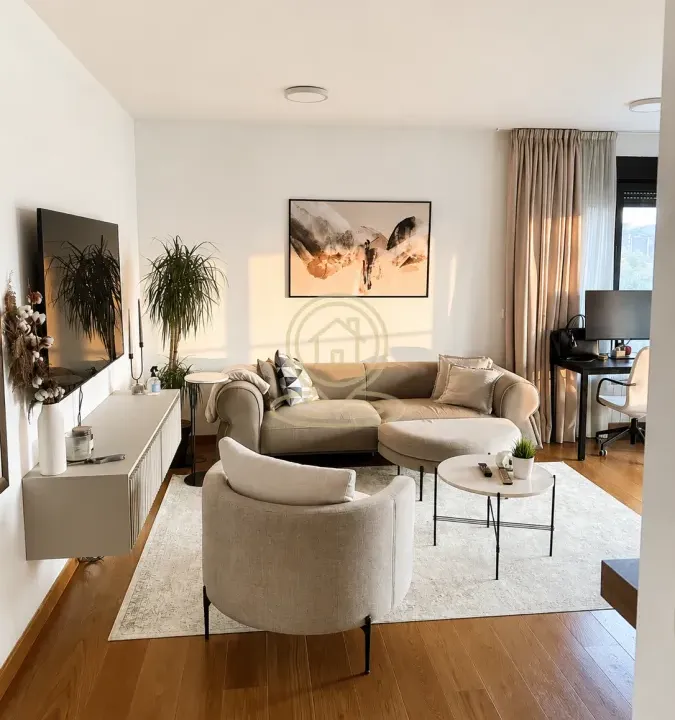 Rent, four bedroom apartment, 99m², Crveni Krst, Beograd