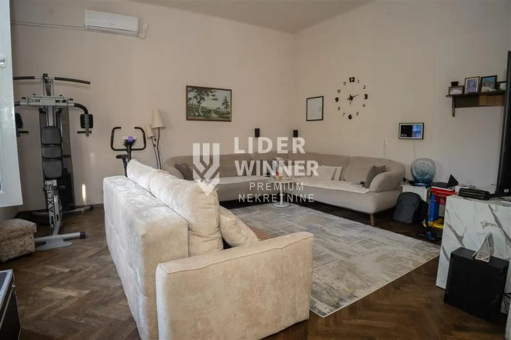 Prodaja, četvorosoban stan, 110m², Klinički Centar, Beograd