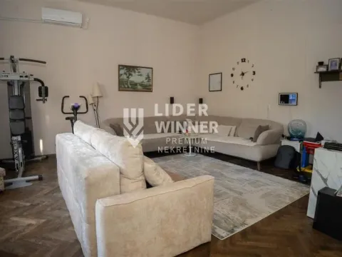 Prodaja, četvorosoban stan, 110m², Klinički Centar, Beograd - image 2