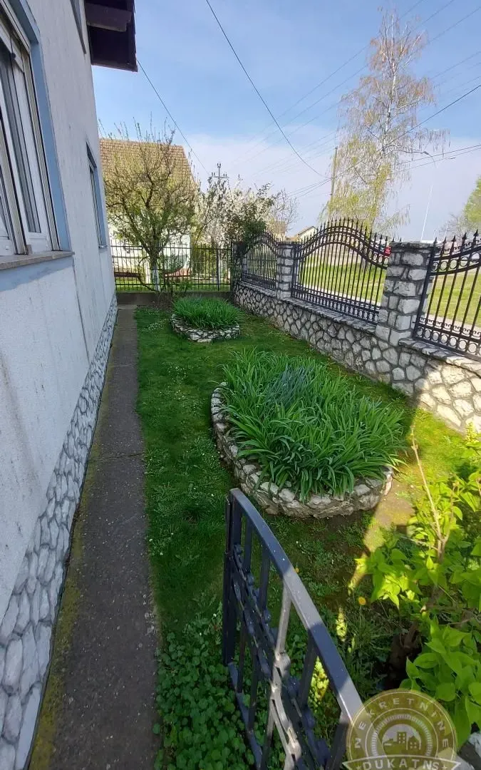 Prodaja, kuća, 340m², Veternik, Novi Sad Sve Podlokacije