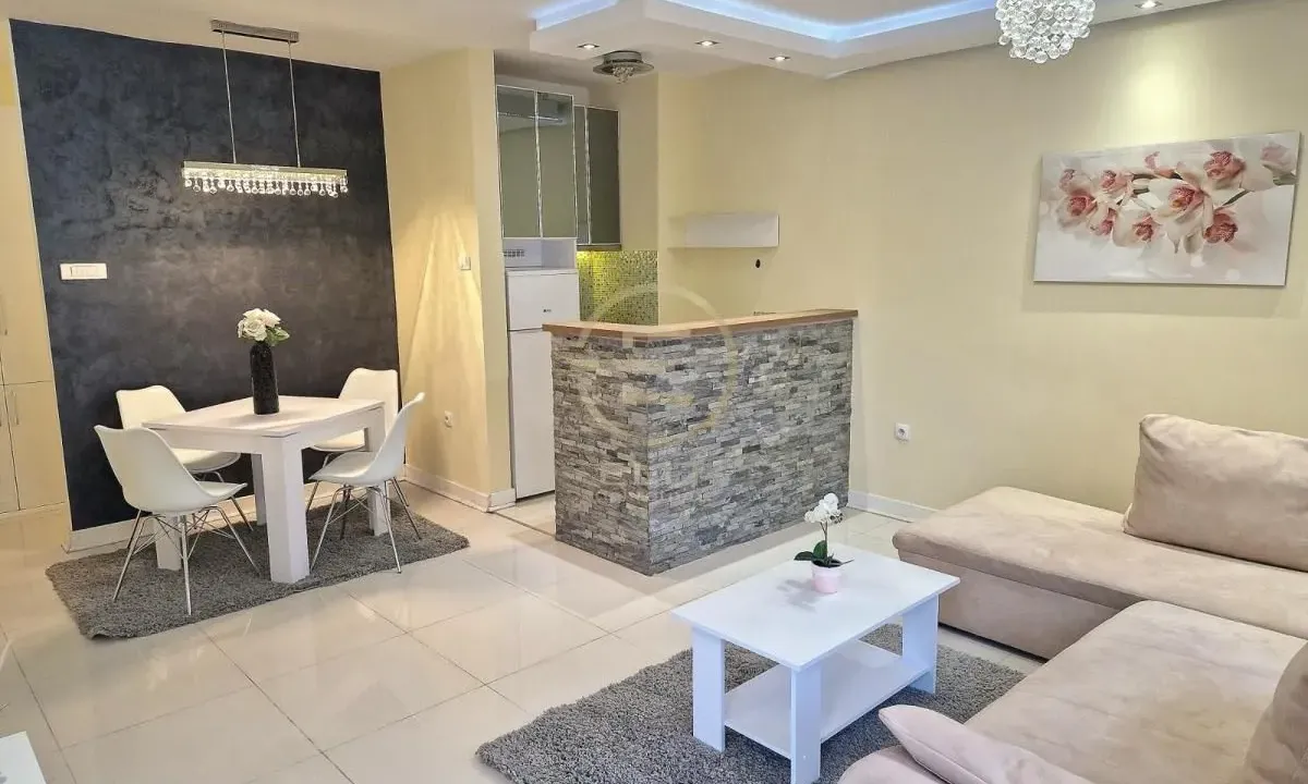 Izdavanje, dvosoban stan, 49m², Rotkvarija, Novi Sad Sve Podlokacije