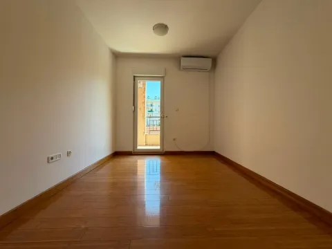 Rent, three bedroom apartment, 107m², Vezirov Most, Podgorica - image 5