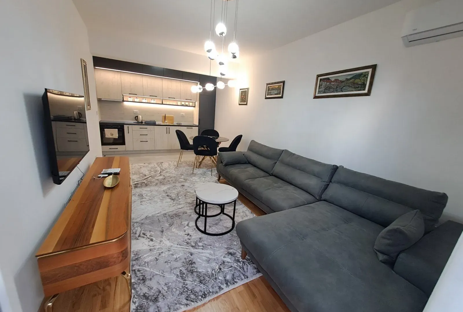 Izdavanje, dvosoban stan, 60m², Stara varoš, Nikšić