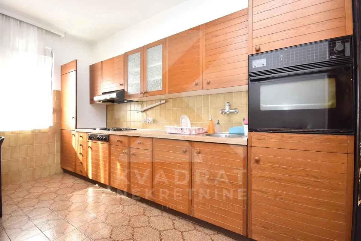 Izdavanje, kuća, 250m², Stari Aerodrom, Podgorica