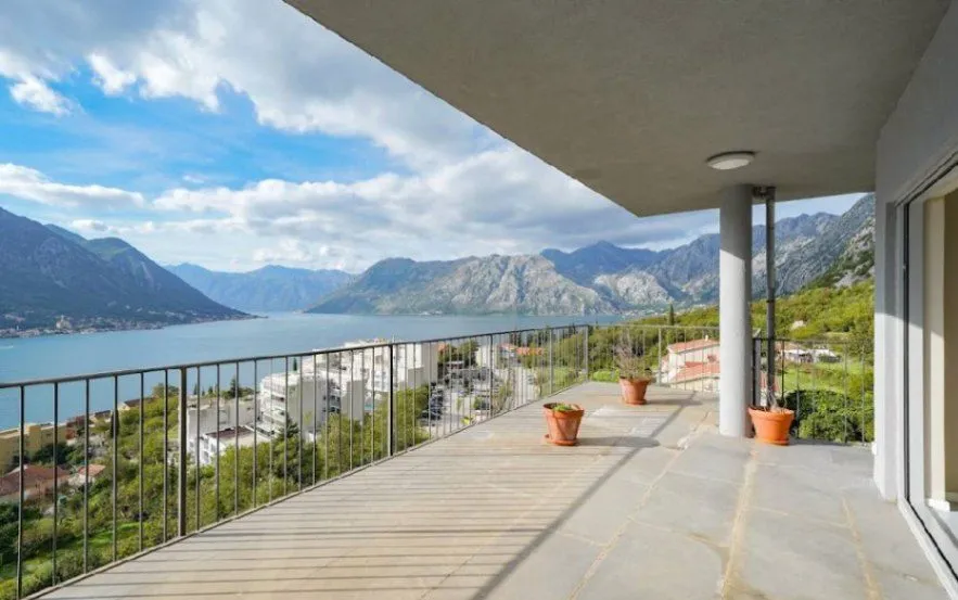 Prodaja, trosoban stan, 158m², Dobrota, Kotor