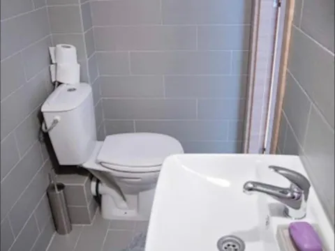 Izdavanje, dvosoban stan, 70m², Pobrežje, Podgorica - image 10