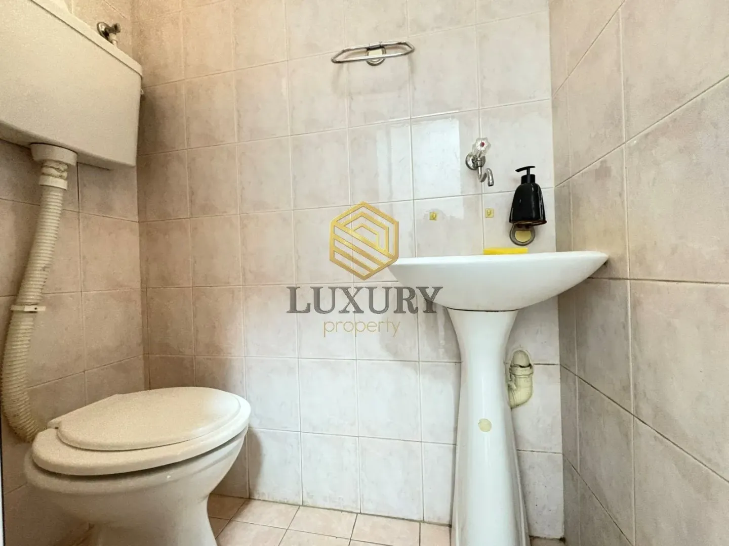 Rent, office space, 42m², Ljubović, Podgorica