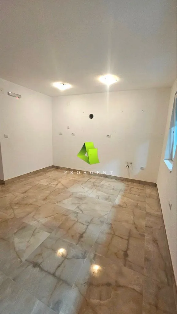 Rent, office space, 70m², Medijana, Niš