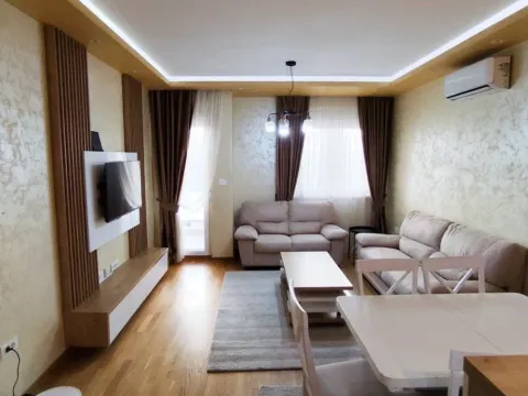 Izdavanje, dvosoban stan, 64m², City Kej, Podgorica