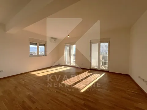 Prodaja, trosoban stan, 104m², Stari Aerodrom, Podgorica - image 1
