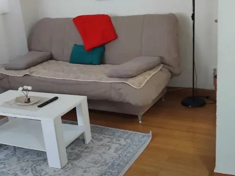 Izdavanje, jednosoban stan, 47m², Centar, Tivat - image 4