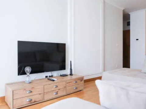 Izdavanje, jednosoban stan, 51m², Bečići, Budva