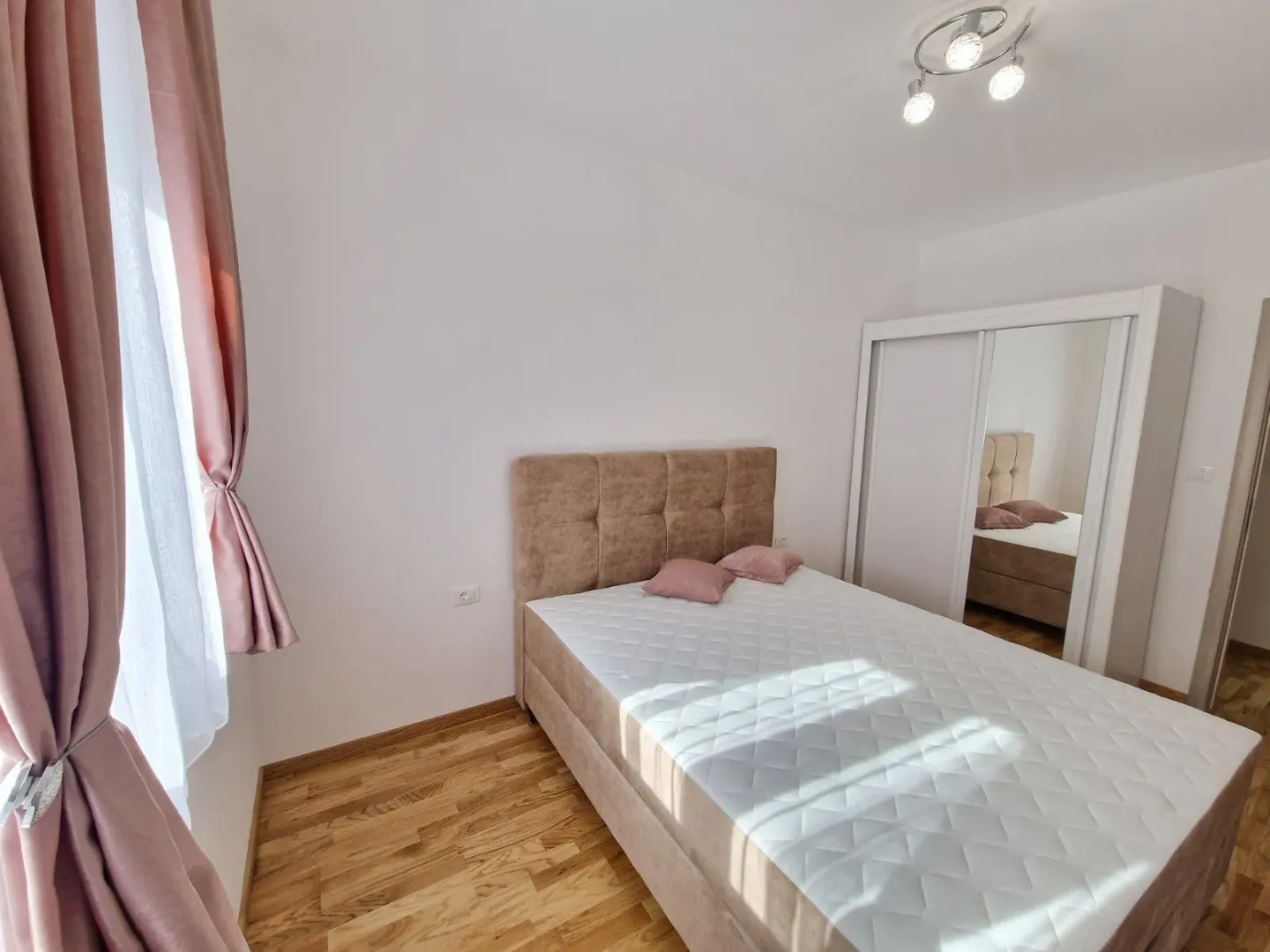 Izdavanje, jednosoban stan, 46m², Bečići, Budva