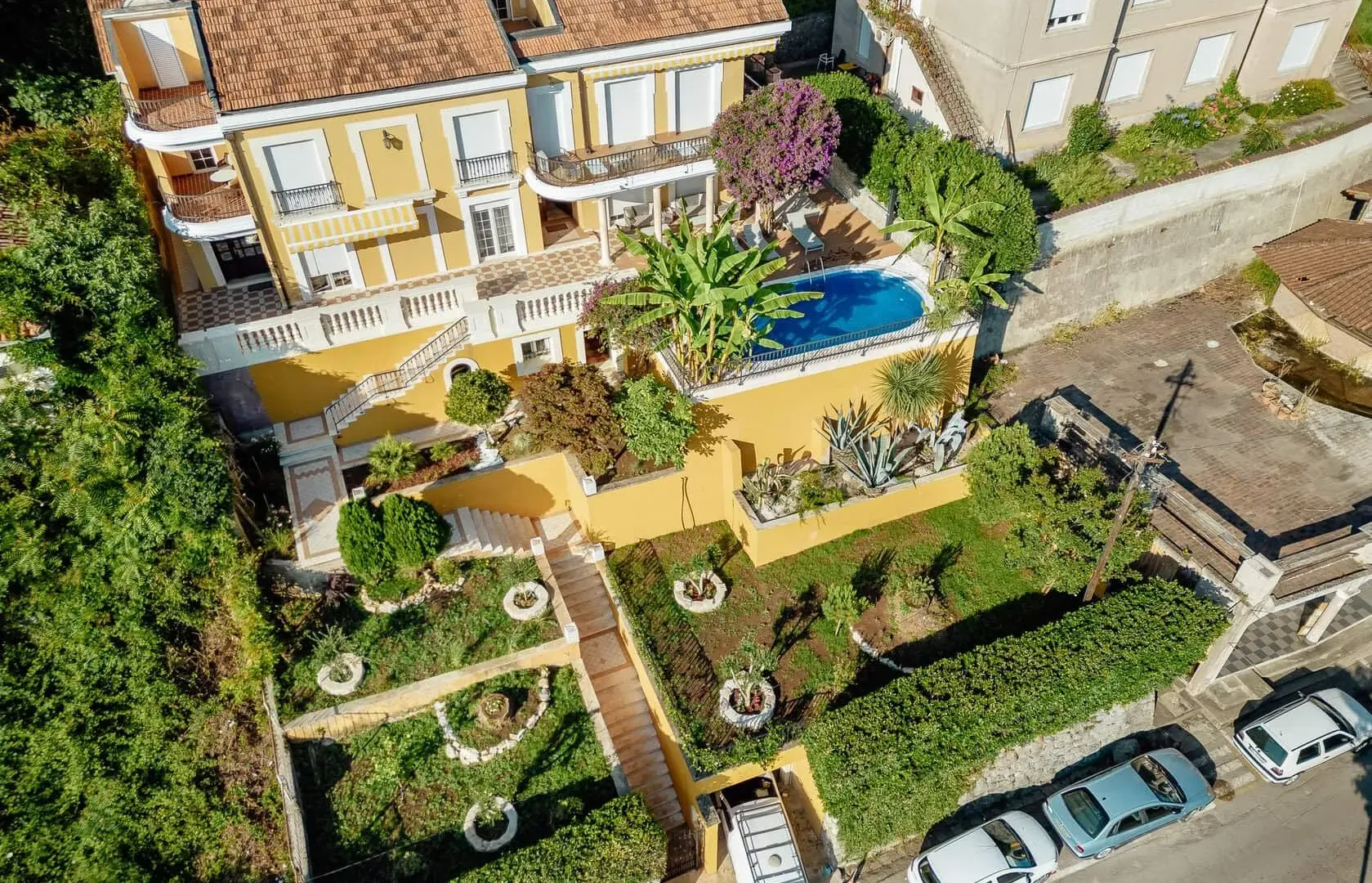 Izdavanje, kuća, 247m², Centar, Kotor