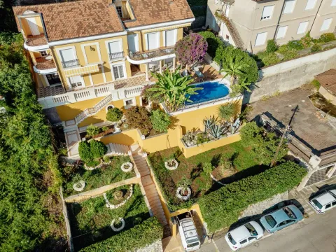 Izdavanje, kuća, 247m², Centar, Kotor - image 3