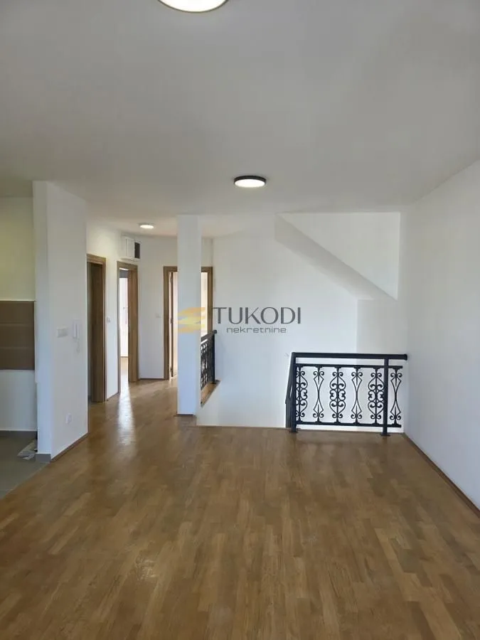 Prodaja, trosoban stan, 80m², Mišeluk, Petrovaradin