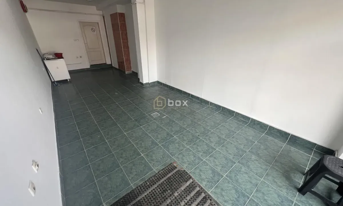 Izdavanje, poslovni prostor, 37m², Niš, Srbija