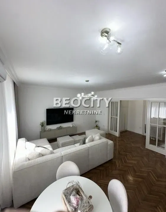 Izdavanje, trosoban stan, 78m², Centar, Novi Sad