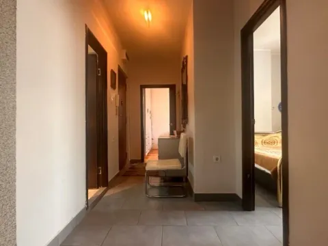 Izdavanje, dvosoban stan, 56m², Centar, Bar - image 7