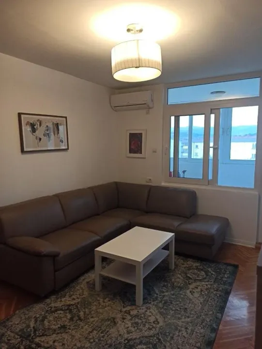 Izdavanje, dvosoban stan, 80m², Blok 6, Podgorica
