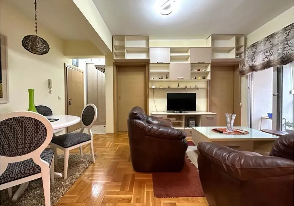 Izdavanje, dvosoban stan, 55m², Ljubović, Podgorica