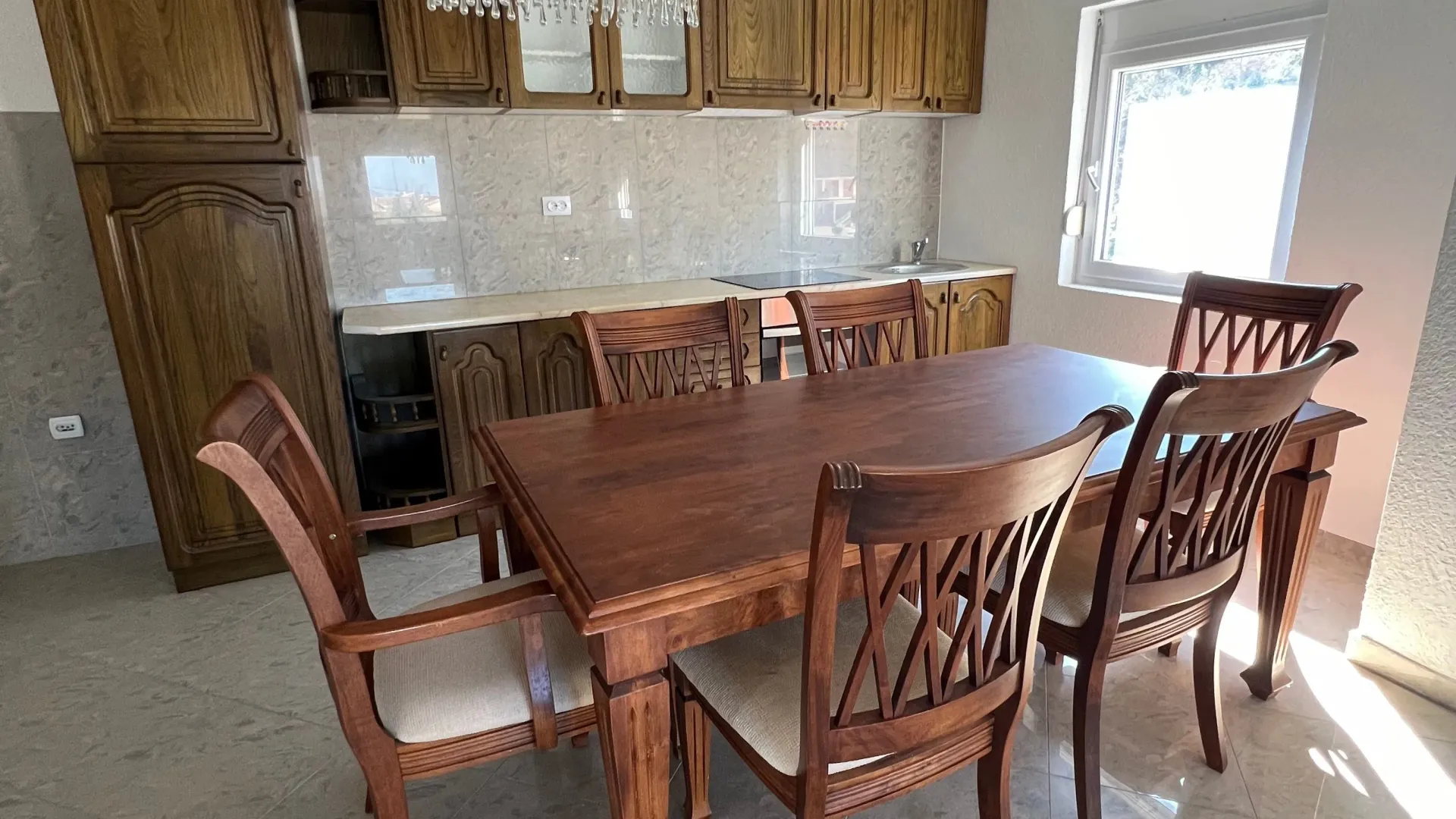 Izdavanje, dvosoban stan, 90m², Tomba, Bar