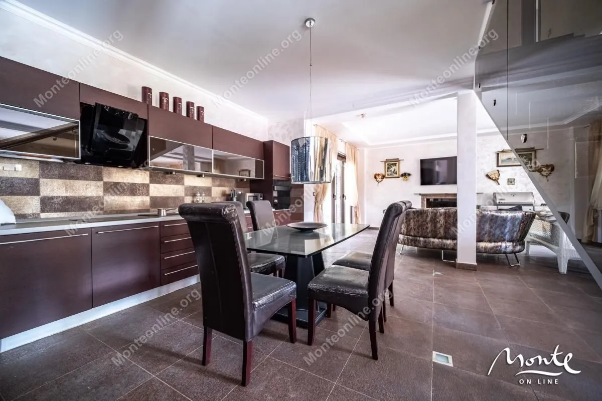 Prodaja, kuća, 188m², Sasovići, Herceg Novi