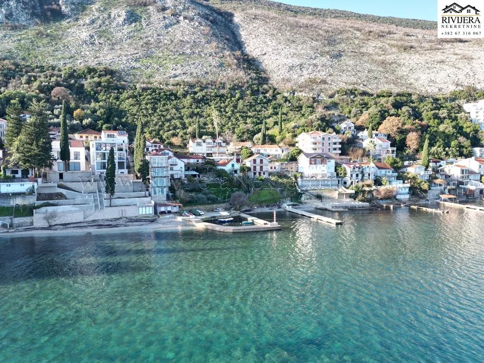 Prodaja, kuća, 237m², Njivice, Herceg Novi