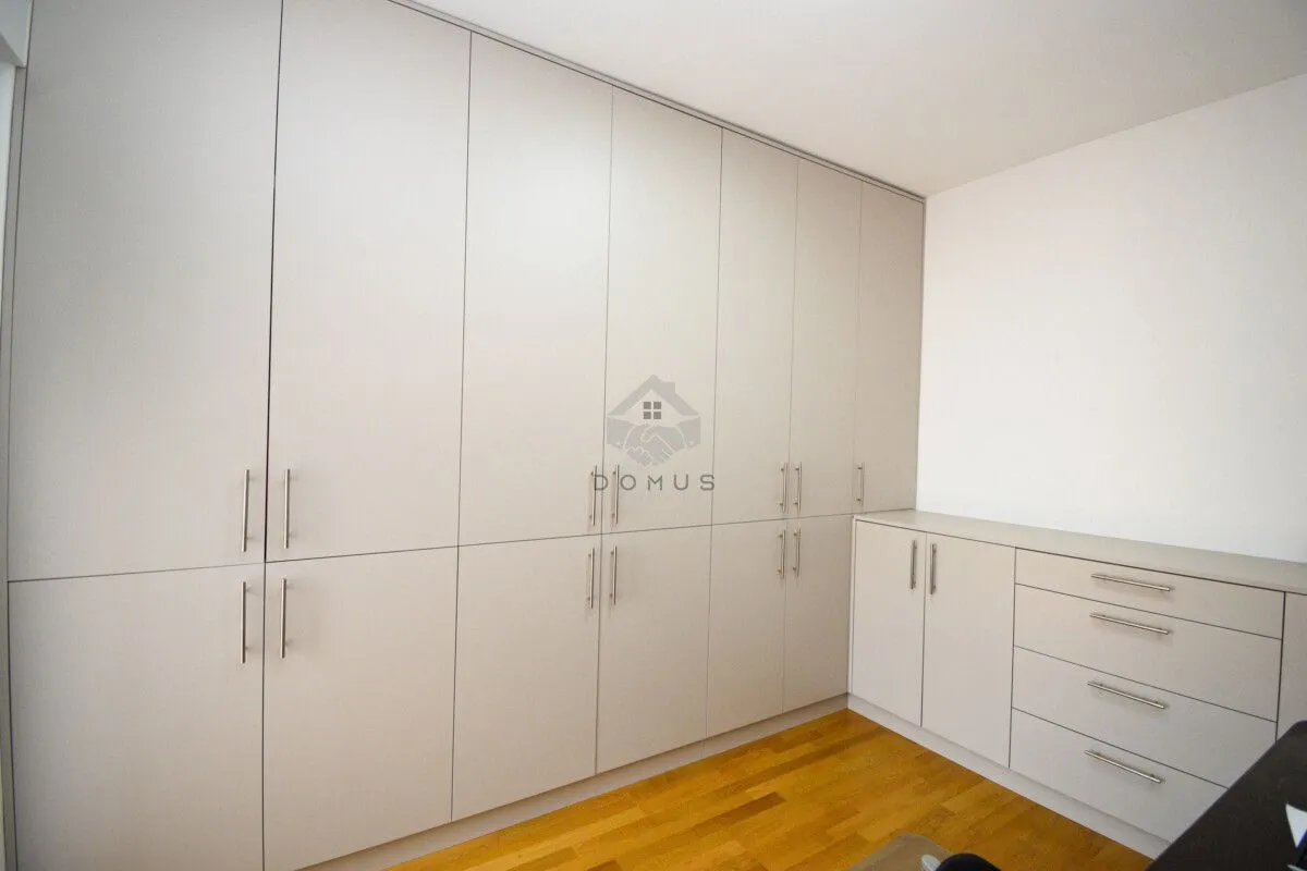 Prodaja, dvosoban stan, 72m², Tivat, Crna Gora