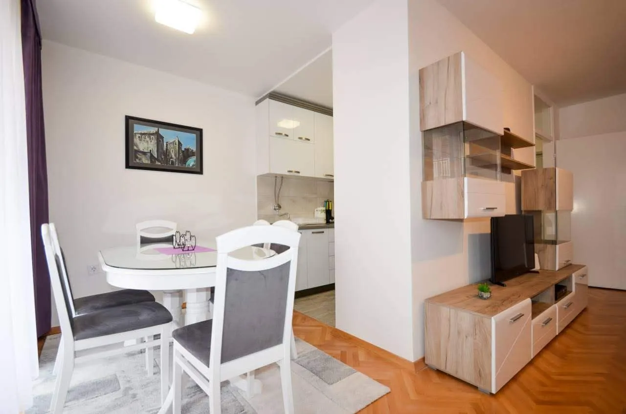 Rent, one bedroom apartment, 55m², Budva, Crna Gora