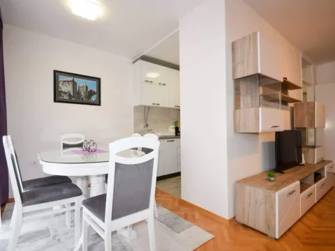 Rent, one bedroom apartment, 55m², Budva, Crna Gora - image 10