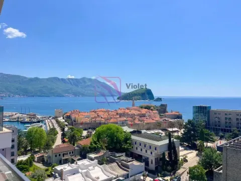 Pogled sa nekretnine na grad, marinu i more. - image 6