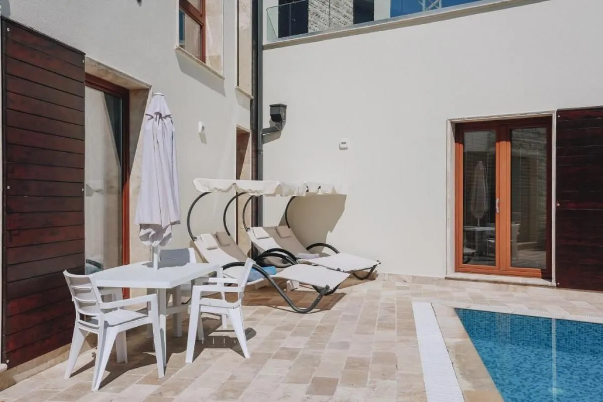 Prodaja, kuća, 517m², Krašići, Tivat