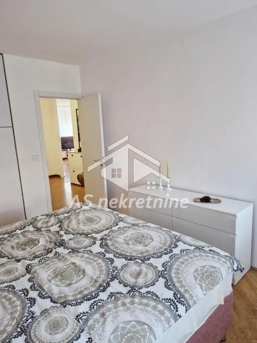 Izdavanje, četvorosoban stan, 102m², Vračar Hram, Vračar Sve Podlokacije